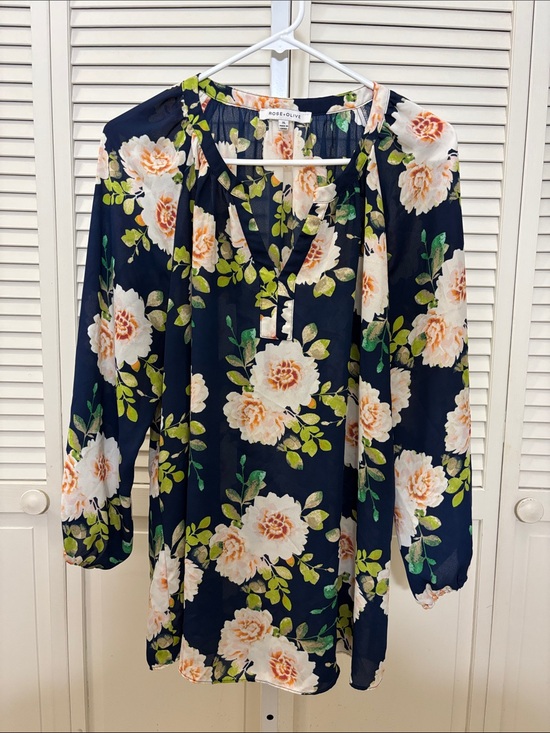 Rose & Olive Dresses & Skirts - Rose & Olive Navy Floral Long-Sleeve Blouse XL